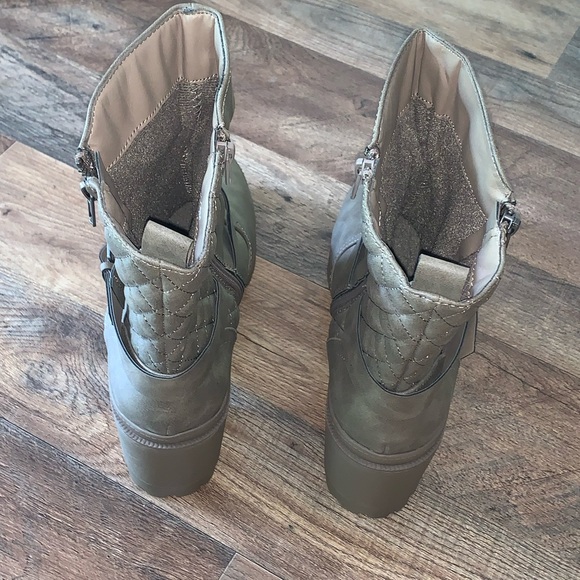 JellyPop NWOT Tan combat clog boots size 10M - Picture 5 of 6